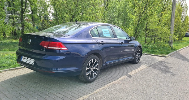 Volkswagen Passat cena 80000 przebieg: 181000, rok produkcji 2017 z Warszawa małe 106